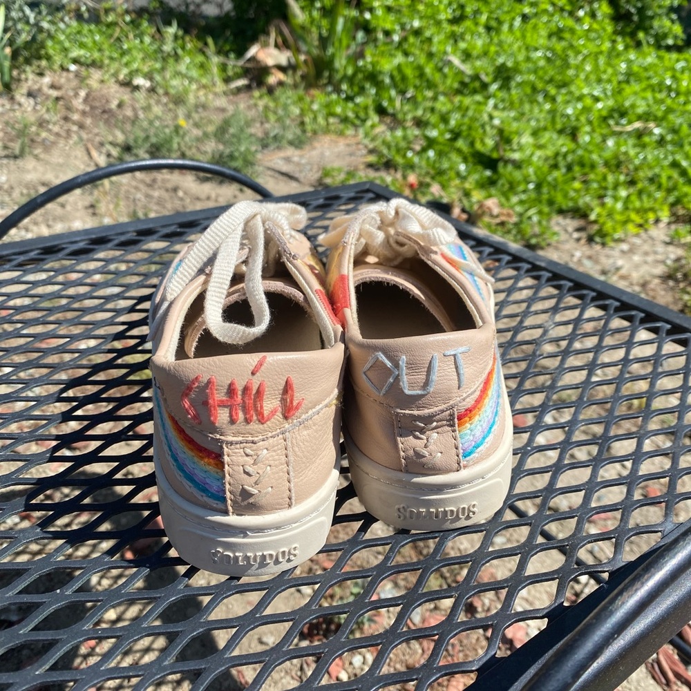 Saludos Women’s Tan embroidered Rainbow Chill Out Sneakers sizes 7.5